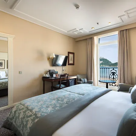 De Londres Y De Inglaterra סן סבסטיאן