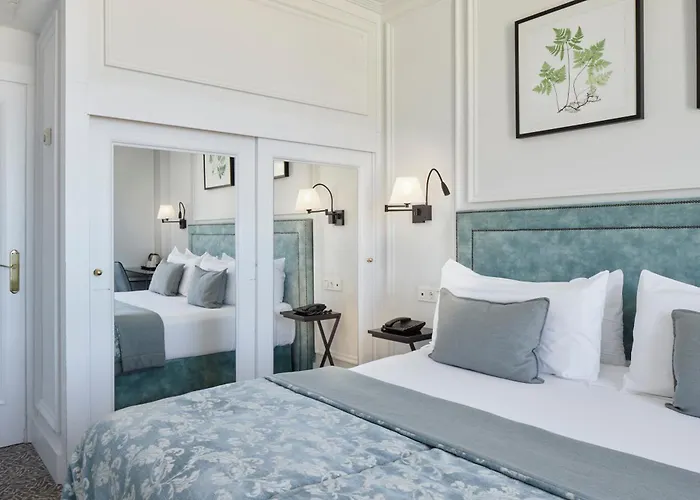 מלון De Londres Y De Inglaterra 4*