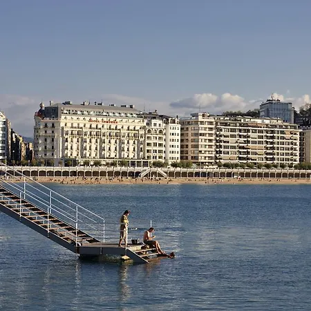 دي لوندريس يي دي إنغلاترا 4*